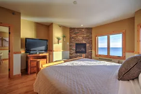 Lakefront 2BR Corner | Pool • Hot Tub • Sauna • EV - Image 4