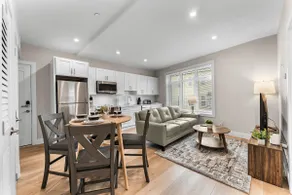 Luxury 2BR near Cabmridge - Image 4