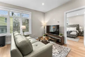 Luxury 2BR near Cabmridge - Image 5