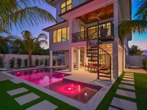 Nirvana Sunset~Across from Beach, Heated Pool/Spa! - Image 2