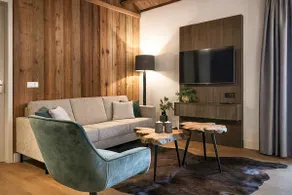 Stylish Loft Apartment with Mountain View near the Lake - Image 2