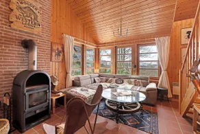 Wooden Western Lodge Tiny Haus - Image 3