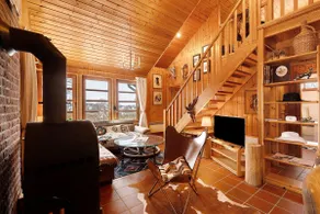 Wooden Western Lodge Tiny Haus - Image 4