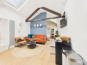 Stylish Central Falmouth Studio with Parking | WiFi | - Image 2