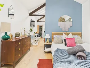 Stylish Central Falmouth Studio with Parking | WiFi | - Image 3