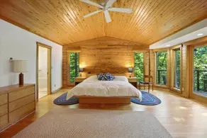 Waterfront Log Home on Huge Lake in Private Cove - Image 5