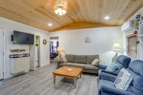 1 Mi to Festivals! Grand Isle Getaway w/ Deck - Image 4