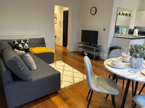 Tavistock House-Contractor stay-Parking-Sleeps 7 - Image 4