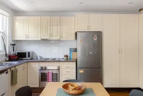 Spacious Stay Near Shops & Cafes in Marrickville - Image 5
