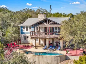 Hill Country Retreat Hot Tub, Luxury, Sleeps 14! - Image 5