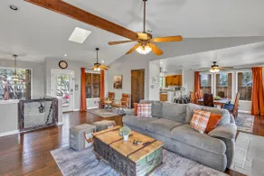 Hill Country Retreat Hot Tub, Luxury, Sleeps 14! - Image 2