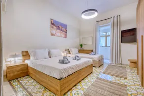 Spacious traditional 3 bedroom house with yard JBAR1-1 - Image 3