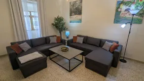 Spacious traditional 3 bedroom house with yard JBAR1-1 - Image 5