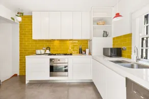 4BR Redfern Home for 10 with Courtyard & Garage - Image 4
