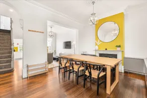 4BR Redfern Home for 10 with Courtyard & Garage - Image 3