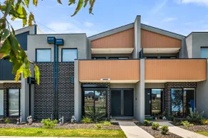 Spacious Tarneit Home with Private Garden - Image 3
