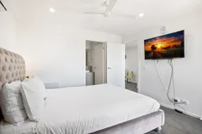 Spacious Tarneit Home with Private Garden - Image 4