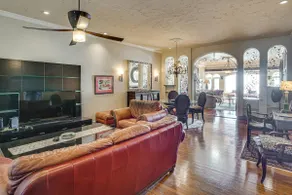 Beachfront Living in Long Beach: 2,500 Sq Ft Condo - Image 3