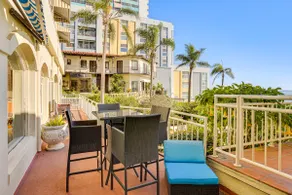 Beachfront Living in Long Beach: 2,500 Sq Ft Condo - Image 5