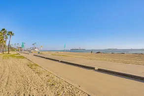 Beachfront Living in Long Beach: 2,500 Sq Ft Condo - Image 2