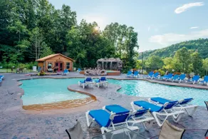 Gatlinburg Mountain Cabin: 4 Mi to National Park! - Image 3
