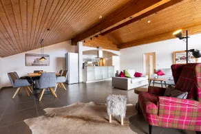 Loft apartment with high ceilings, indoor pool and sauna - Image 2