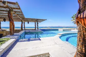 Front de mer avec piscine privée au complexe de golf, repas pour le chef, femme de ménage et conciergerie. - Image 3