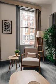 Chic 2-bed City Apartment -Old Street - Image 5