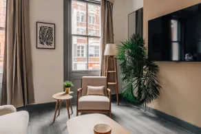 Chic 2-bed City Apartment -Old Street - Image 2