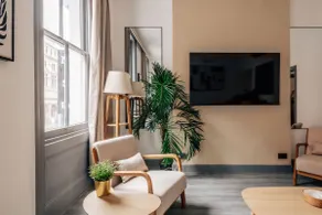 Chic 2-bed City Apartment -Old Street - Image 4