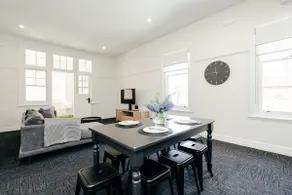 Sun-Filled Art Deco Apartment Heart of Brunswick - Image 3