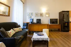 Psyri Neoclassical House Yard Free Parking - Image 3