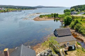 Historic Winter Harbor Cottage w/ Waterfront Views - Image 2