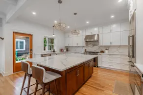 Phinney Ridge Luxe Retreat | Gym, BBQ & Game Room - Image 2