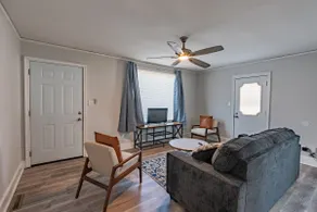 Entire home close to downtown & Ft. Jackson - Image 3