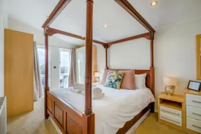 Field View 1 bed-No Pets-Cedar - Image 3