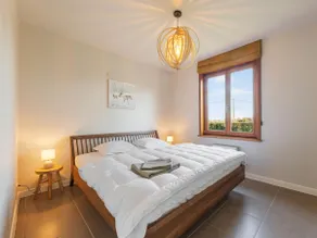 Luxury wooden house with spa bath and spacious garden - Image 4
