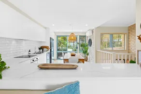 Beachside 2-Bed Townhouse with Ocean Views - Image 5