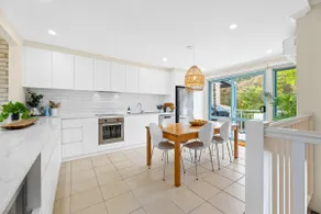 Beachside 2-Bed Townhouse with Ocean Views - Image 4