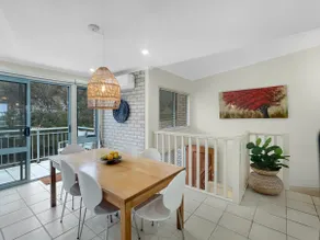 Beachside 2-Bed Townhouse with Ocean Views - Image 2