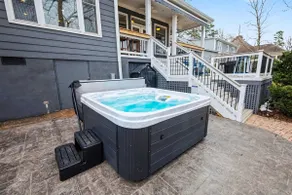 New! Lakefront-Sleeps 14-Hot Tub-Putting Green - Image 5