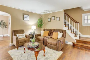 Inviting Family Home, 2 Mi to Eastwood Mall! - Image 2