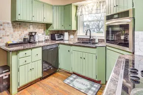 Inviting Family Home, 2 Mi to Eastwood Mall! - Image 3