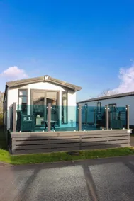 Harbour View at Avocet Crescent - Luxury Lodge with Hot Tub - Hayling Island - Mill Rythe Holiday Village - Image 2