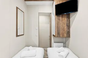 Harbour View at Avocet Crescent - Luxury Lodge with Hot Tub - Hayling Island - Mill Rythe Holiday Village - Image 3