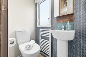 Harbour View at Avocet Crescent - Luxury Lodge with Hot Tub - Hayling Island - Mill Rythe Holiday Village - Image 4