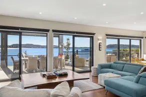Private Jetty. Waterfront. Sleeps 10 - Image 2