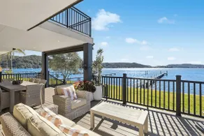 Private Jetty. Waterfront. Sleeps 10 - Image 3