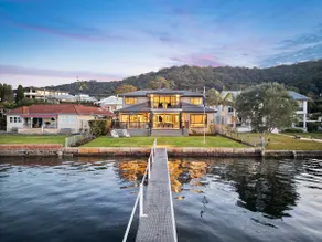 Private Jetty. Waterfront. Sleeps 10 - Image 4