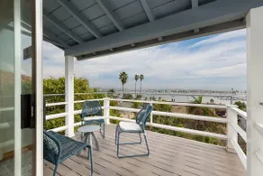 Cozy Retro Home with Bay & City Views - Image 3